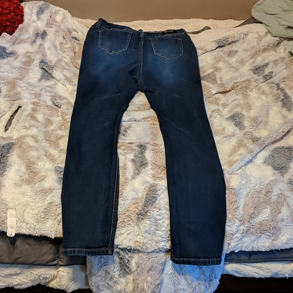 Jeans - Picture 2 of 3